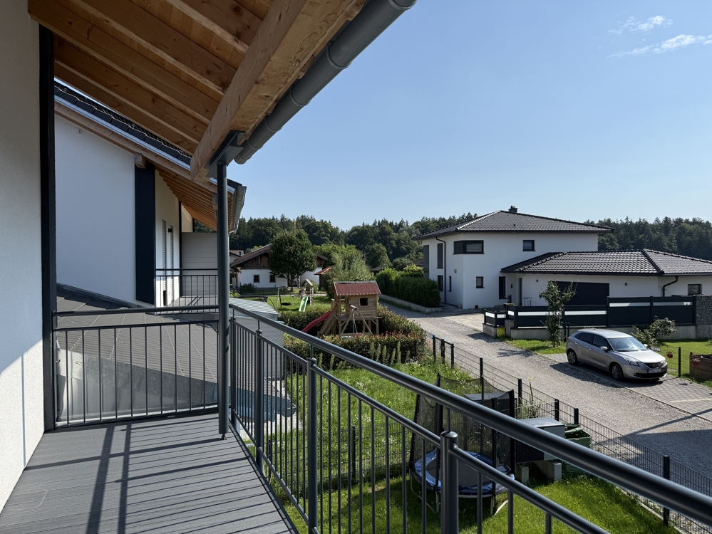 Hochburg-Ach / Holzgassen - Ihr neuer (T)raum für Familie, Freunde und Ideen auf ca 140 m².
Garten - Terrasse - Garage - PV Anlage