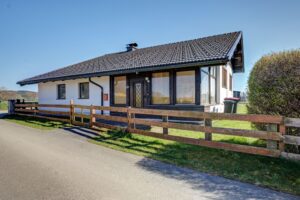 Pfaffstätt - Gemütlicher Bungalow in schöner Wohnlage - Garten - Garage - Keller