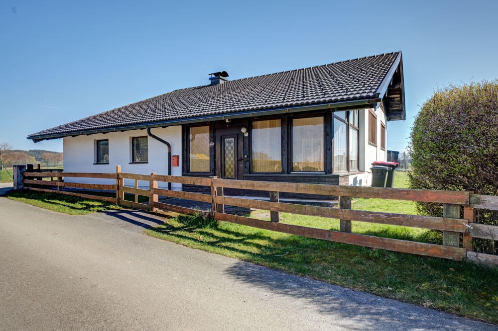 Pfaffstätt - Gemütlicher Bungalow in schöner Wohnlage - Garten - Garage - Keller