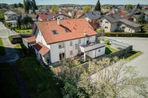 Mattighofen - Gepflegtes Mehrparteienhaus in zentraler Lage.4 Wohneinheiten / Garage / Carport / Garten