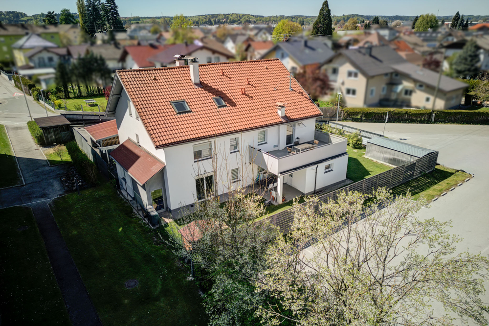 Mattighofen - Gepflegtes Mehrparteienhaus in zentraler Lage.
4 Wohneinheiten / Garage / Carport / Garten