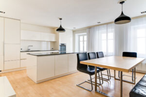 Mattighofen - Großzügige und lichtdurchflutete Stadtplatzwohnung mit Charme.