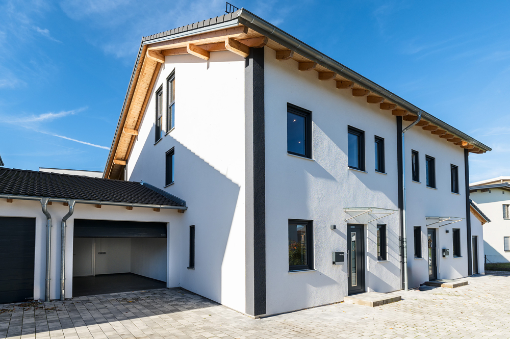 Hochburg-Ach / Holzgassen - Schöne Doppelhaushälfte - Garten - Terrasse - Garage - PV-Anlage