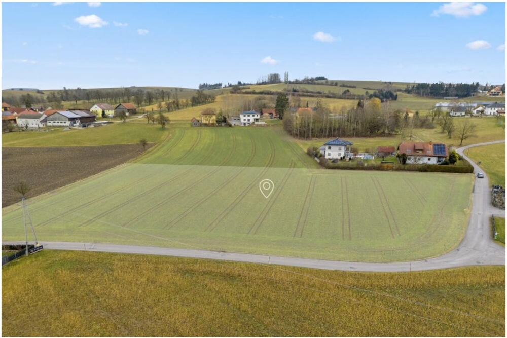 Utzenaich - Landwirtschaftliche Fläche mit Baulandentwicklungspotential.
Nähe Ried im Innkreis