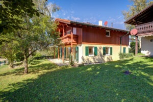 Moosdorf - Einfamilienhaus mit Carport & Ferienhaus auf schönem Grundstück.