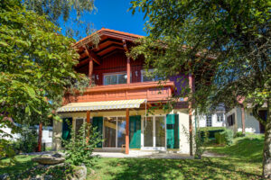 Moosdorf - Einfamilienhaus mit Carport & Ferienhaus auf schönem Grundstück.