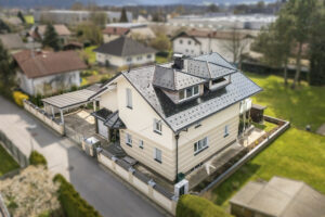Mattighofen - Großzügiges Einfamilienhaus / Terrasse / Balkon / Garten / Garage / Carport.