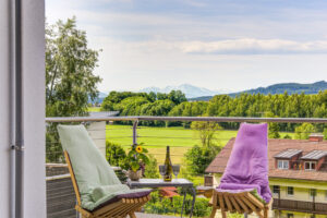 Friedburg - Zauberhafte 2-Zimmer Wohnung mit herrlichem Ausblick - Garten - Carport - Stellplatz.